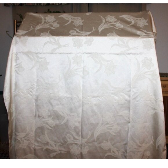 Floral Off White Tablecloth Holiday Christmas 72 x 80 Table Linens - Picture 1 of 5